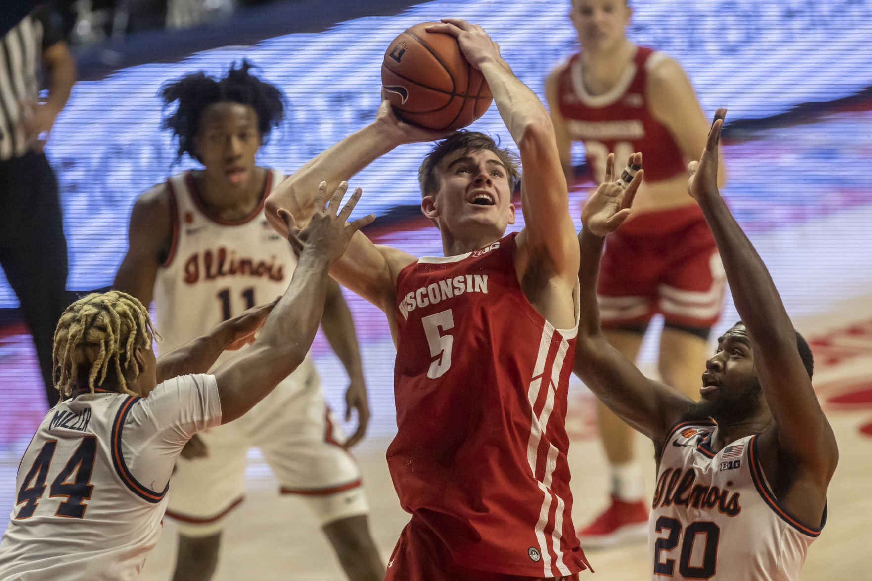 Illinois 75, UW 60